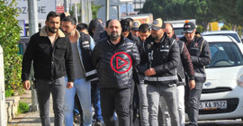 İzmir'de kara para aklama operasyonu: Gümrük memurları dahil altı tutuklama