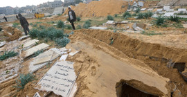 İsrail ordusu, Gazze'de Filistinlilerin mezarlarını açtığını doğruladı: 'Rehine arıyorduk'