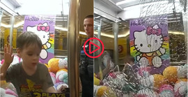 Hello Kitty makinesine giren çocuğu polis kurtardı