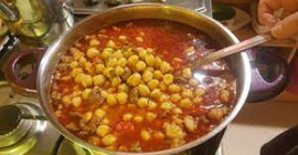 Sadece 1 kaşık eklediğinizde nohut yahni daha lezzetli oluyor... Aşçıların sır yöntemi