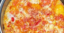 Son dönemde popüler oldu! Menemen yaparken herkes denemeye başladı
