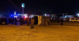 Hatay'da çevik kuvvet ekibini taşıyan midibüs devrildi: 11 yaralı
