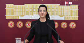 Yasaklanan 'Qral û Travis' oyunu Meclis gündeminde: Kaç tane Kürtçe oyun, film ve konser yasaklandı?