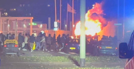 Hollanda'da muhalif ve hükümet yanlısı Eritreliler birbirine girdi, Lahey savaş alanına döndü