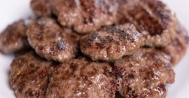 Köftelerin üzerine sürmeniz yetiyor.. Köfte sönmüyor ve çok daha hızlı pişiyor