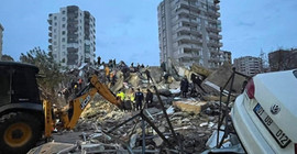 Adana'daki Özgür Apartmanı Davası: İki müteahhit tutuksuz yargılanacak