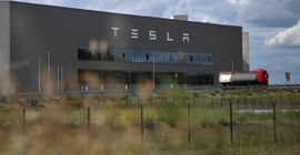 Tesla'nın Almanya fabrikasında yangın çıktı, üretim durdu
