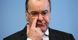 Almanya Savunma Bakanı, Hava Kuvvetleri'nin Rus dinlemesine yakalanmasını 'bir katılımcının hatasına' bağladı