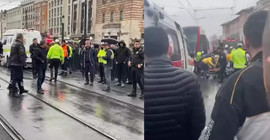 Fatih'te tramvayın altında kalan motosikletli öldü