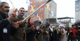 Doğubayazıt'ta Newroz ateşi yakıldı... Hatimoğulları: Barış ve diyalog çağrımız seçimlere indirgenmeyecek kadar önemlidir