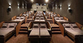 Yataklı sinema salonu açıldı