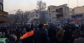İran'da protestolarda kan aktı