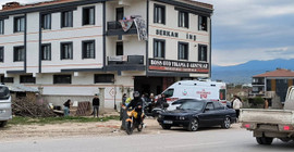 Patron ve 2 oğlu, yanlarında çalışan işçiyi dövüp tabancayla vurdu