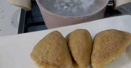 Pişirdiğiniz içli köftenin dağılmaması için bilmeniz gereken püf noktası; Aşçılar hep böyle pişiriyor