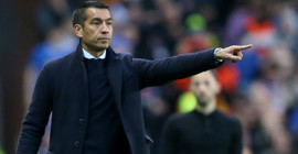 Beşiktaş'ın yeni hoca arayışı: 'Van Bronckhorst ile görüşülüyor'