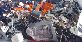 Malezya'da iki askeri helikopter havada çarpıştı: Mürettebatın tamamı öldü