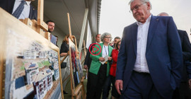 Steinmeier Antep'te konteyner kenti ve bir okulu ziyaret etti