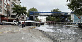 Benzin yüklü tanker kaza yaptı, patlama riskine karşı evler boşaltıldı
