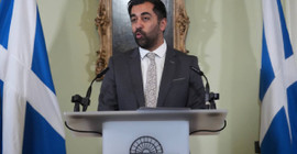 Britanya genel seçimlerini etkileyecek karar: İskoçya'da 'ilk Müslüman başbakan' Yousaf istifa etti