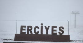 Erciyes'e mayısta kar yağdı