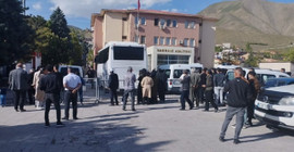 Hakkari'de Van protestosuna katılan yedi kişiye tutuklama