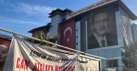 AKP il binası önüne Can Atalay pankartı