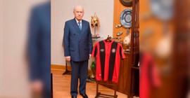 Takımı küme düşen Bahçeli’den çağrı: Bu yıl takımlar küme düşmesin