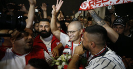 Alex de Souza'ya imza için geldiği Antalya'da coşkulu karşılama