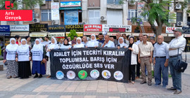 Barış Anneleri Adana'da eylem yaptı: 'Savaş, gözyaşı ve ölüm istemiyoruz'