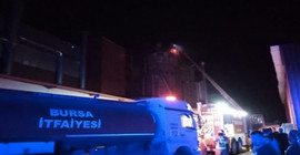 Bursa'da sandalye fabrikasında yangın: Dört işçi dumandan etkilendi