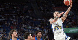 Fenerbahçe Beko, Anadolu Efes'i farklı geçti: Şampiyonluğa bir maç uzaktalar