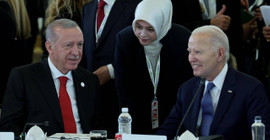 Dondurulmuş Rus varlıklarına el atmasıyla tarihe geçen G7 zirvesine katılan Erdoğan, Biden'la yan yana
