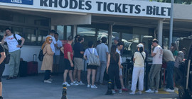 Tatilcilerin Rodos'taki kapıda vize sıkıntısı çözüldü