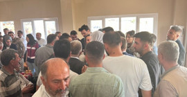Yangında ölenlerin taziyesinde bakan yardımcısı ve AKP'lilere tepki: 'Devlet de helikopter de yoktu'