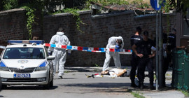 İsrail'in Belgrad Büyükelçiliği'ne tatar yayıyla saldırı: Polis memurunu okla yaralayan zanlı öldürüldü