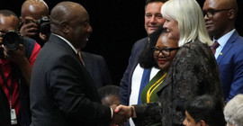 Güney Afrika'da Mandela'nın partisi ile beyaz muhalefetin ortaklığı: 11 partili ulusal birlik hükümeti kuruldu