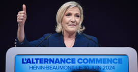 Fransa’da 200'den fazla aday, Le Pen’e engel olmak için ikinci turdan çekildi
