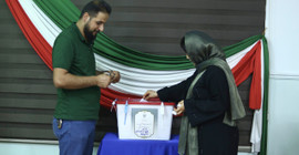 İran'da cumhurbaşkanlığı seçimi ikinci turu 'uzatmalı' tamamlandı: Oy verme süresi üç kez uzatıldı