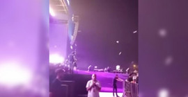 Van konserinde sahneden 'Ne mutlu Türküm diyene' diyen şarkıcı Bengü protesto edildi