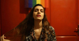 Irkçı saldırılara tepki göstermişti: LGBTİ+ hakları savunucusu İris Mozalar tutuklandı