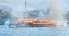 Marmaris'te tur teknesi yandı: Dört yaralı