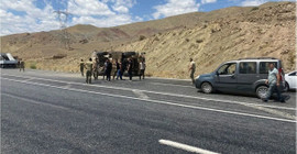 Van-Hakkari yolunda zırhlı araç devrildi: Altı asker yaralandı