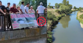Bolu'da dereye atık boşaltan beyaz et fabrikaları protesto edildi