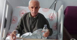 Gözaltı sırasında kalp krizi geçiren 75 yaşındaki yatalak hasta tutuklandı