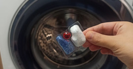 Hangisinin çamaşırları daha iyi yıkadığı belli oldu. Toz mu yoksa sıvı deterjan mı?