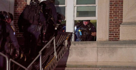 ABD kampüslerinde Gazze isyanı: Öğrencileri polisin önüne atmasına rağmen baskıdan kurtulamayan Columbia Rektörü istifa etti