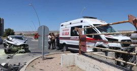 Kayseri'de ambulans ile otomobil çarpıştı, altı kişi yaralandı