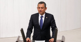 Ayağı kırılan Özgür Özel, Can Atalay oturumuna katılacak