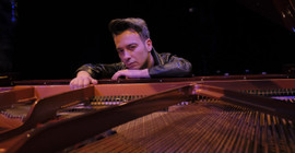 Piyanist Dengin Ceyhan'dan Uzak Doğu konserleri