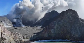Yeni Zelanda'da Whakaari Yanardağı tekrar faaliyete geçti: Uçuşlar iptal edildi